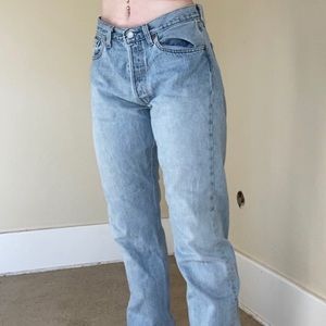 VINTAGE lightwash midrise levis